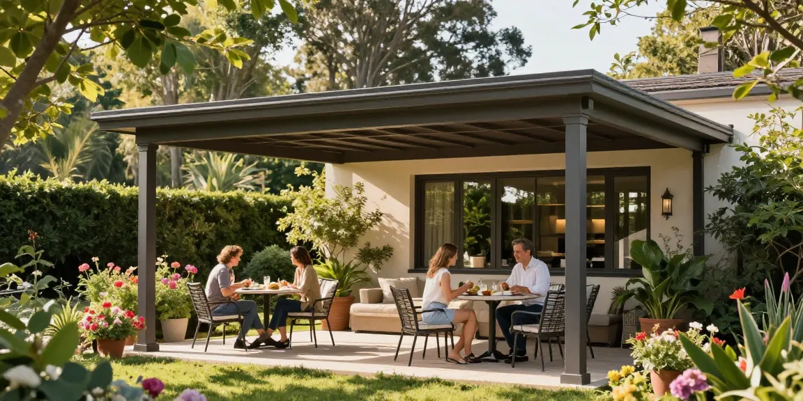 Elegante freistehende Terrassenüberdachung im Garten mit Familie beim Brunch.
